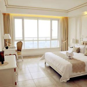 Deluxe  One-Bedroom Queen Suite Mainland Chinese Citizens